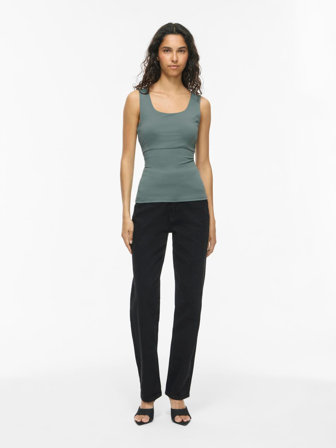 model_shot-front_full